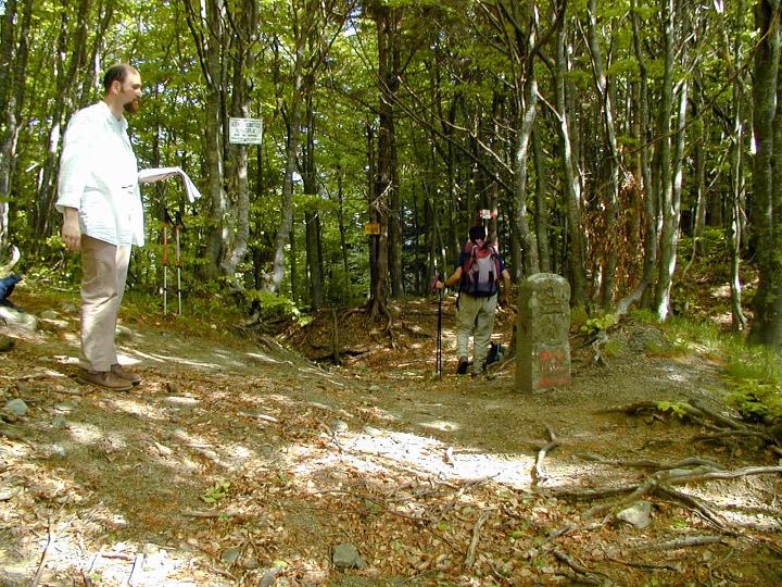 B005.jpg - Attorno al Monte Orsaro 21-05-2000
